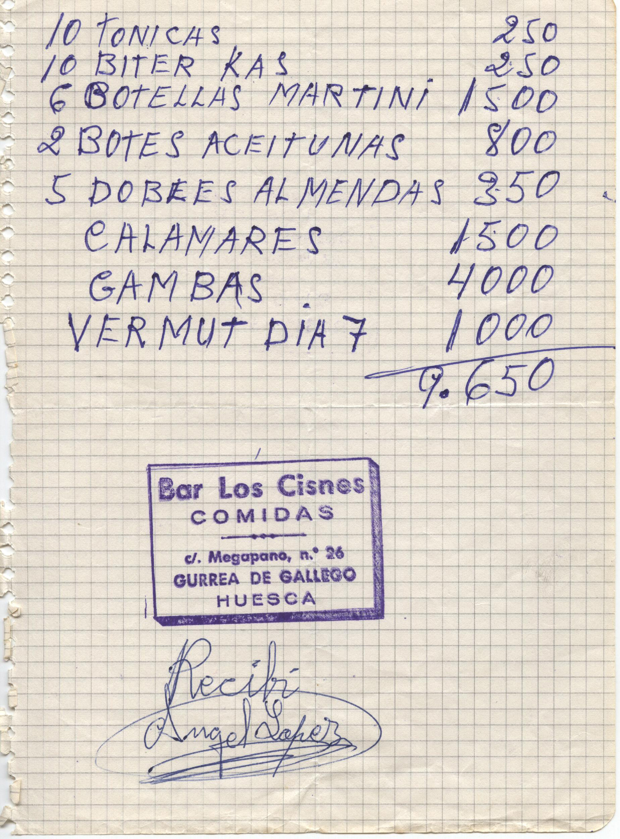 Recibí del vermú del día 7 de septiembre en el bar Los Cisnes de Gurrea de Gállego, con indicación de los aperitivos: aceitunas, almendras, calamares y gambas.